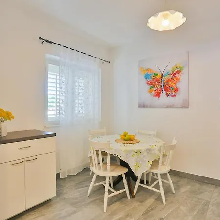 On The 3* Baška Voda