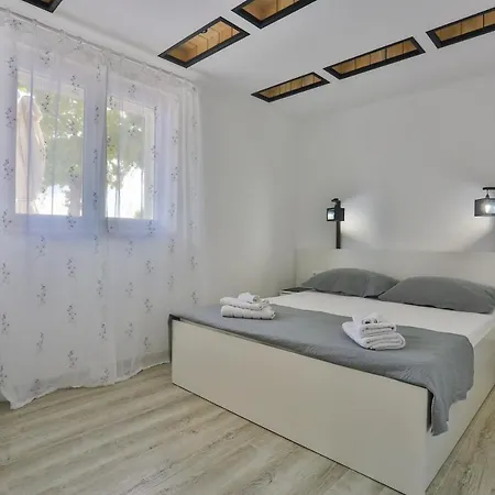 On The 3* Baška Voda