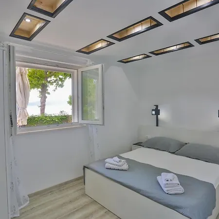 Guest house On The Baska Voda