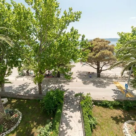 Guest house On The Baska Voda