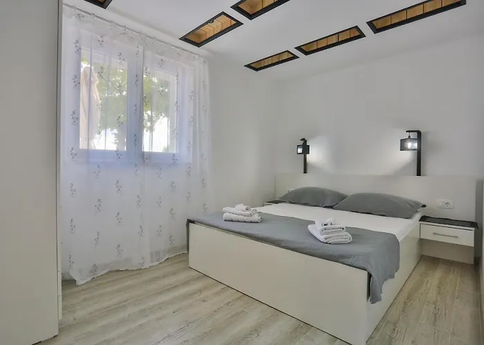 On The 3* Baška Voda